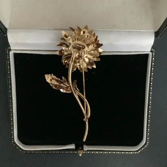 Vintage signed Monet gold tone brooch. - Picture 7 of 7